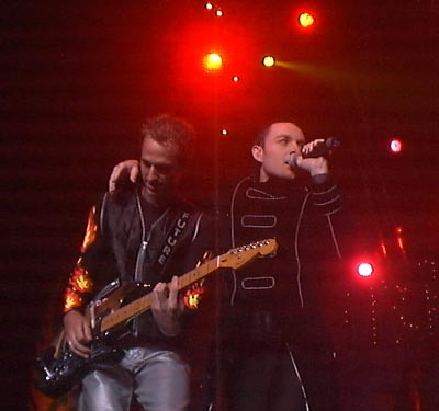 concertred.jpg (24053 bytes)