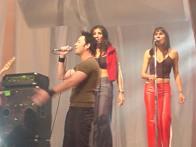 dazgirls.jpg (43084 bytes)